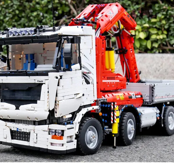 Camion avec grue MouldKing 19002