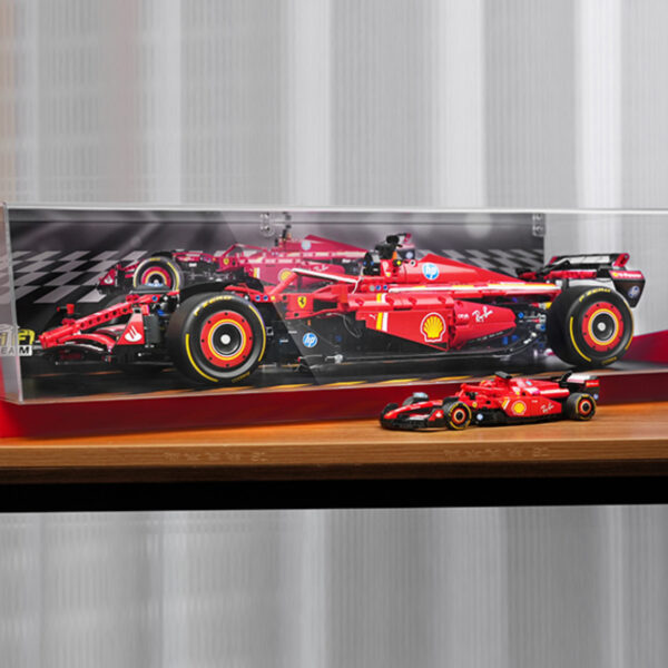 Vitrine en acrylique transparent, housse de protection pour modèle de voiture de course Lego 42207 (vitrine uniquement) (arrière-plan)
